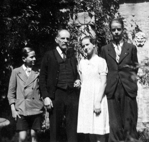 Charles MENEBOODE et ses petits-enfants